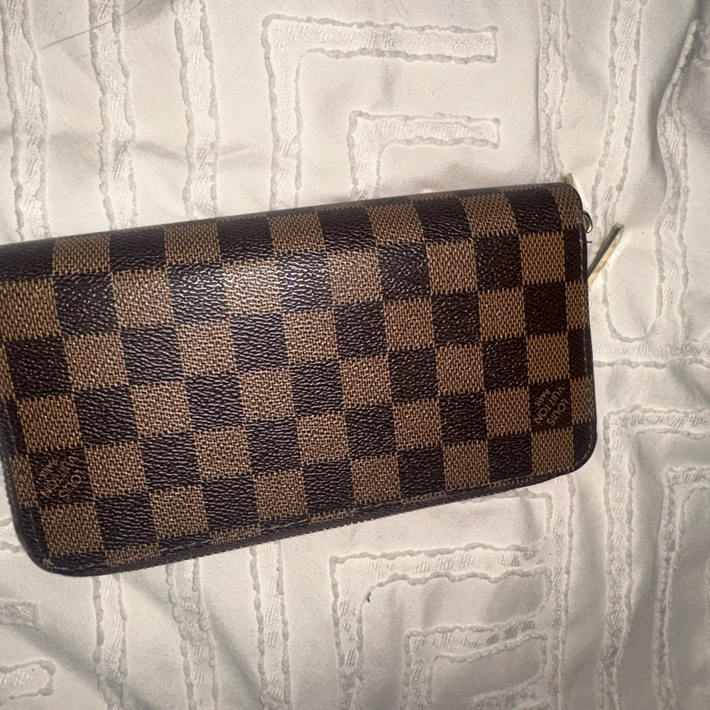 Inspired checkered wallet